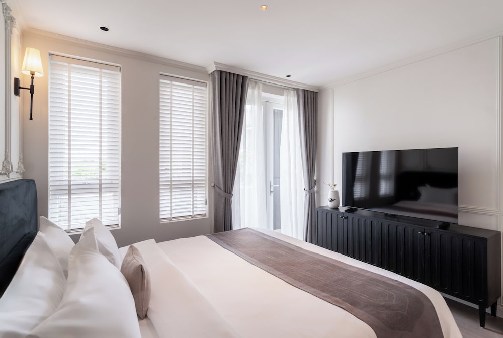 Deluxe Room, 1 Double Bed, Balcony