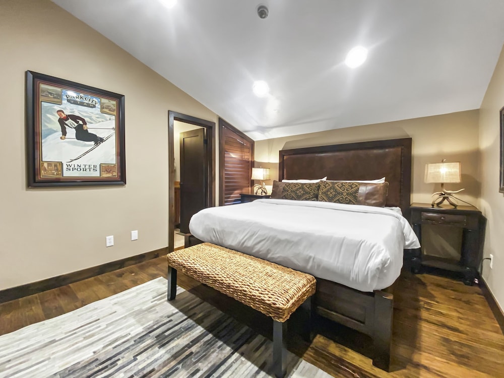 Condo, 2 Bedrooms