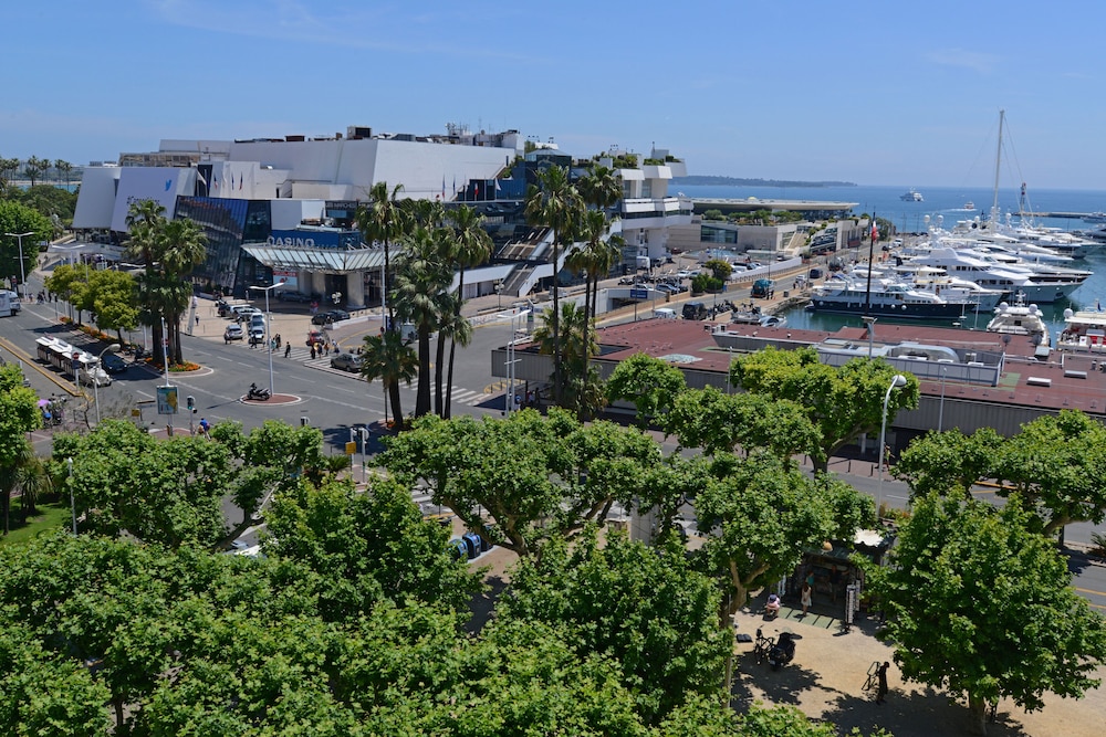 Superior Double or Twin Room, Sea View - Photo 7