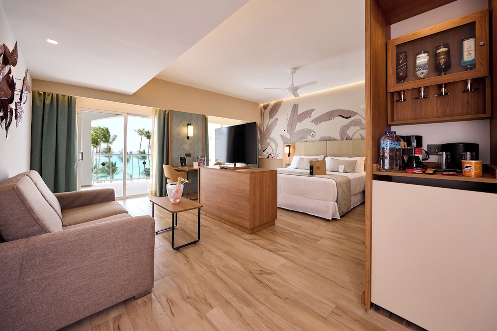 Suite (Elite Club | +18 | SwimUp | E)