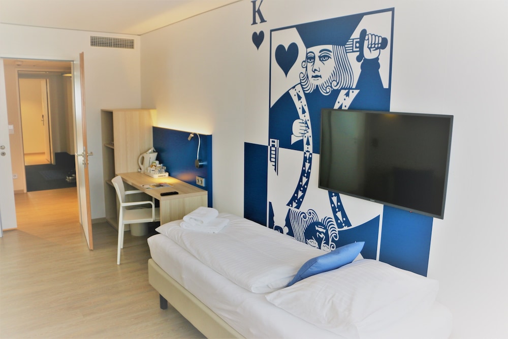 Studio, 2 Bedrooms