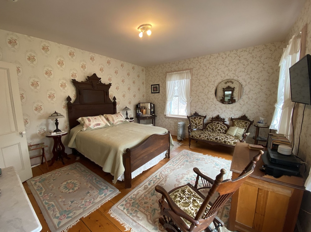 Superior Double Room, Ensuite (Primrose) photo 1