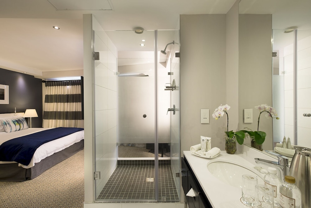 Suite - Photo 9