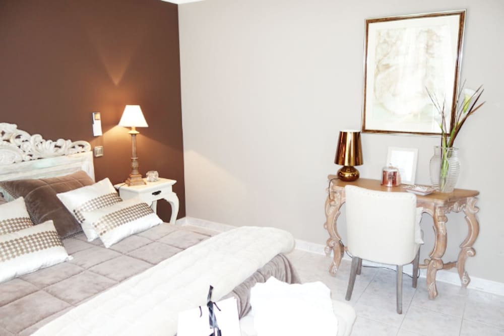 Elite Double Room, 1 Queen Bed, Non Smoking photo 2