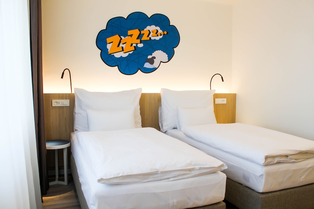 Standard Room, 3 Twin Beds, Non Smoking - Photo 3