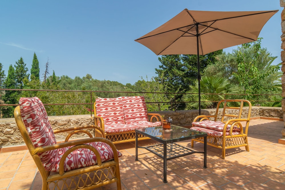 Villa photo 2