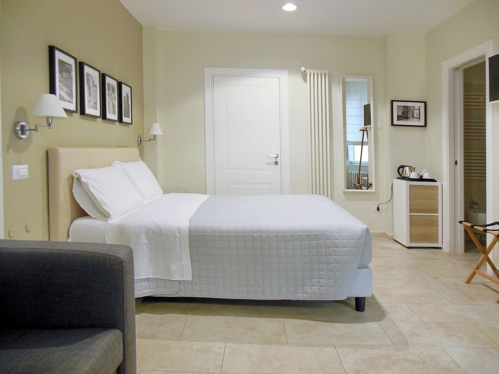 Executive Room - Photo 1