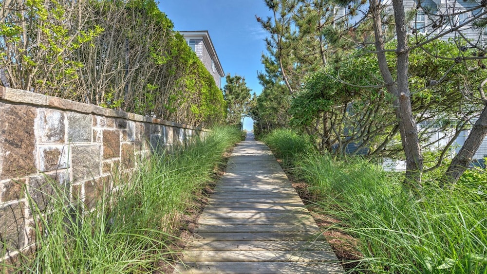House, Multiple Beds (Bungalow 3 - 1BR, Waterfront) photo 2