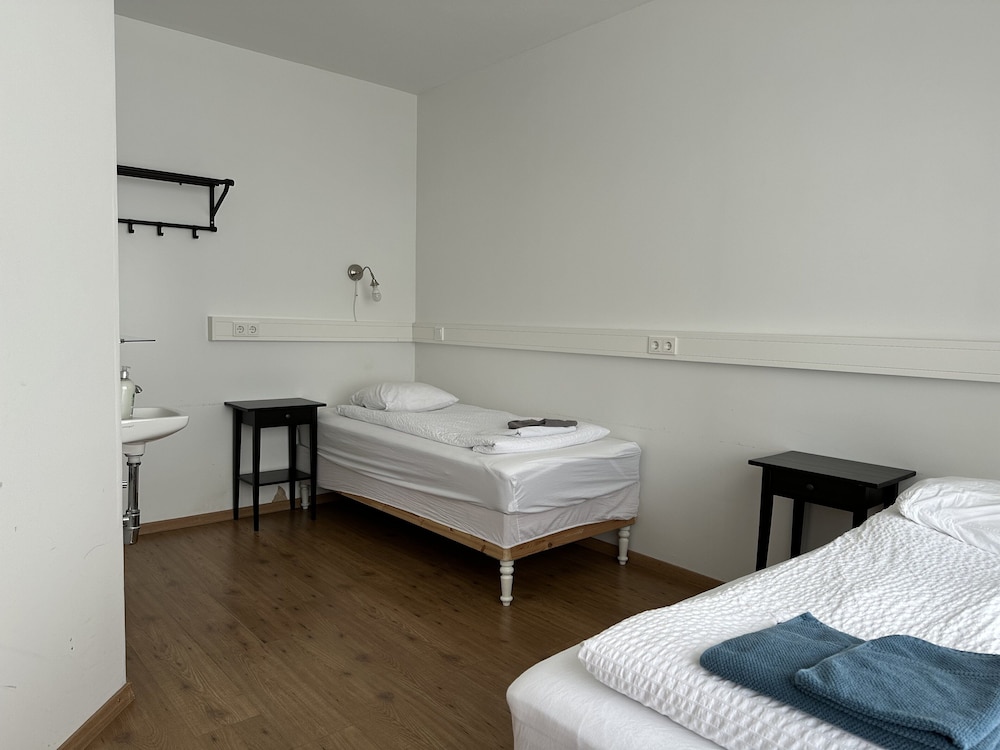 Standard Twin Room, Shared Bathroom photo 3