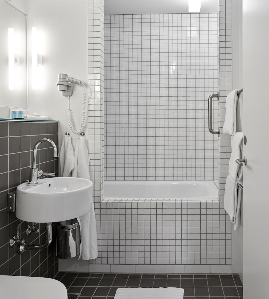 Executive Room, Partial Bay View, Annex Building - Photo 4