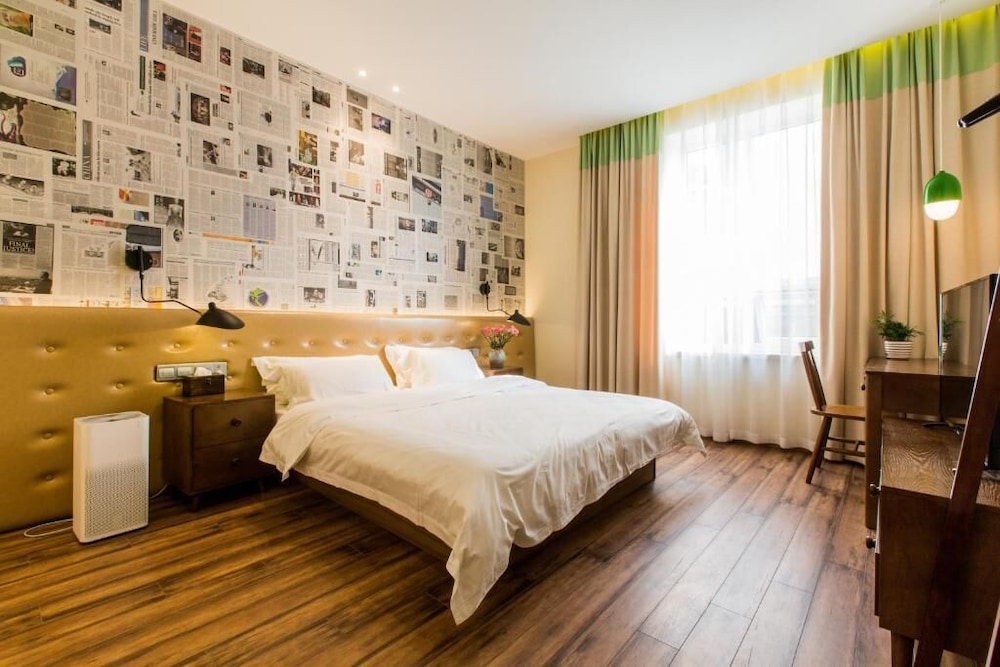 Luxury Room, 1 King Bed, Non Smoking photo 1
