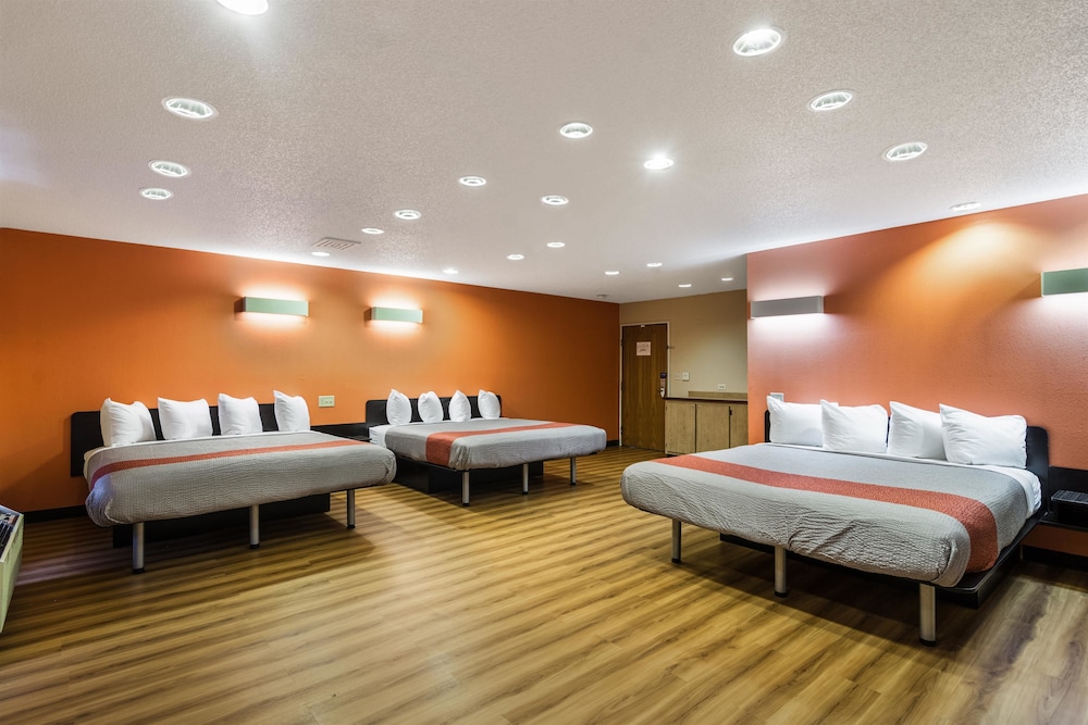 Standard Suite, Multiple Beds, Non Smoking photo 2