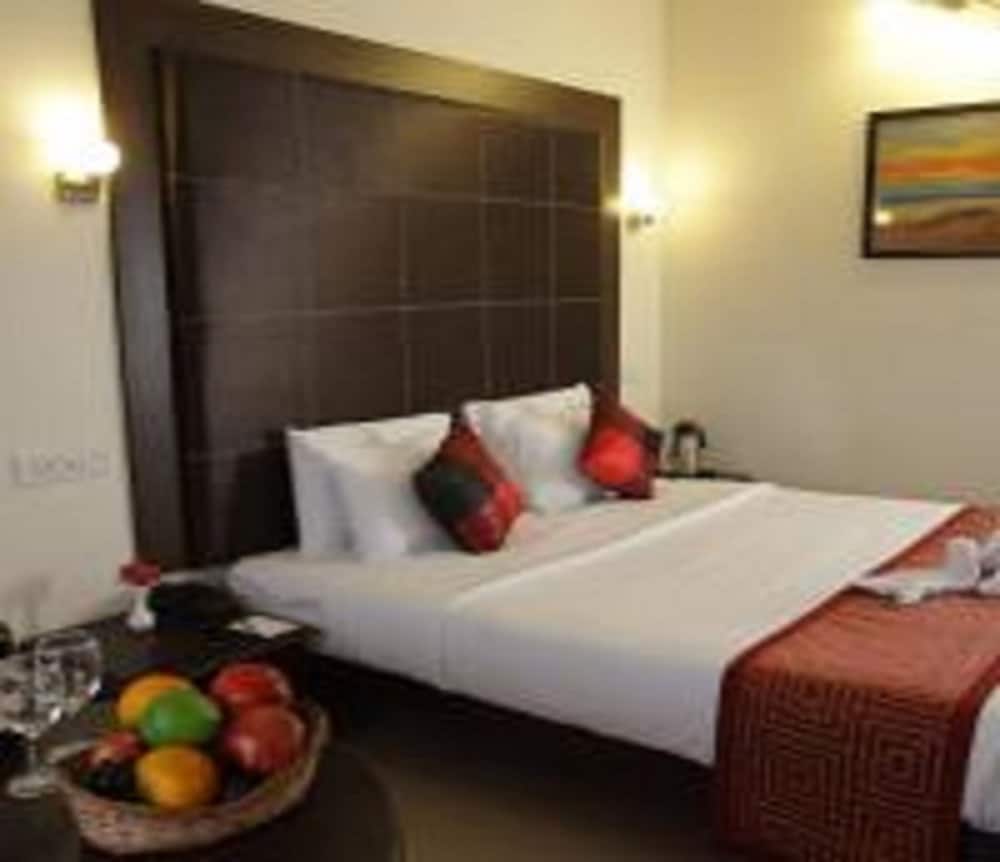 Executive Room - Photo 1