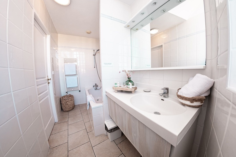Superior Double or Twin Room, City View photo 2