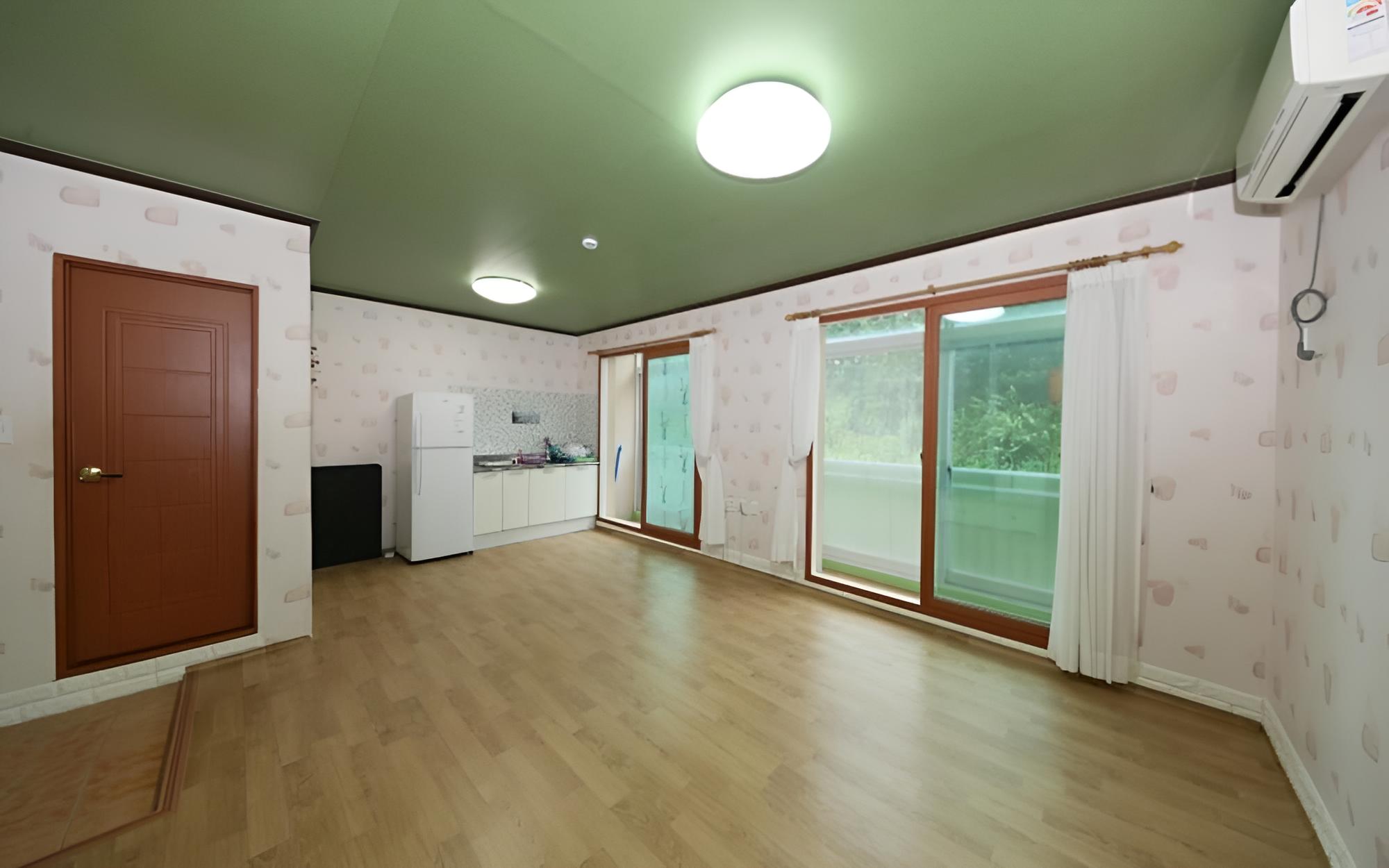 Room (Room 205)