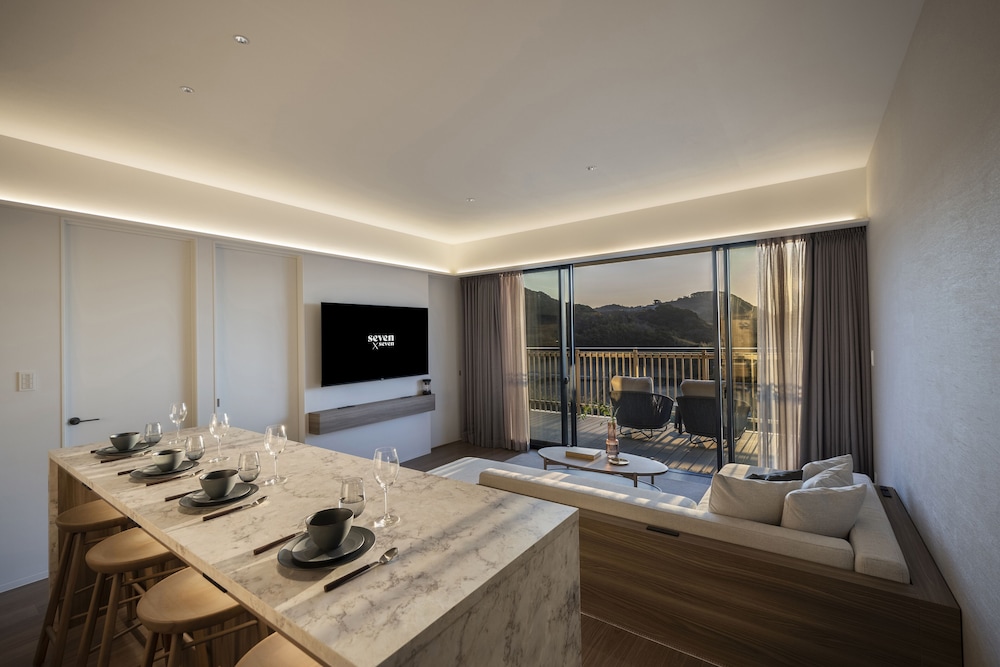 Rooftop Jaccuzi Suite,Non Smoking