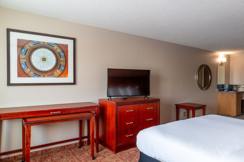 Superior Room, 1 King Bed (King Bed Whirlpool Suite) photo 3