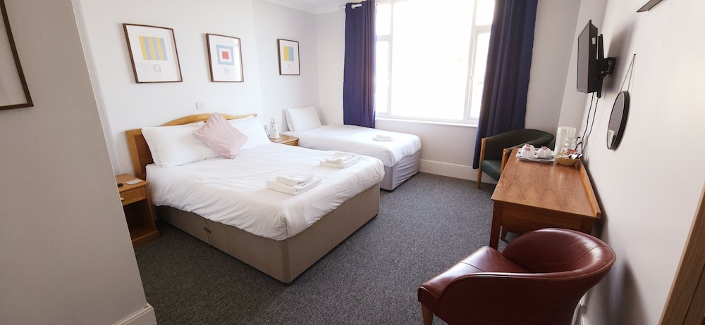 Family Triple Room, Ensuite, Sea View photo 2