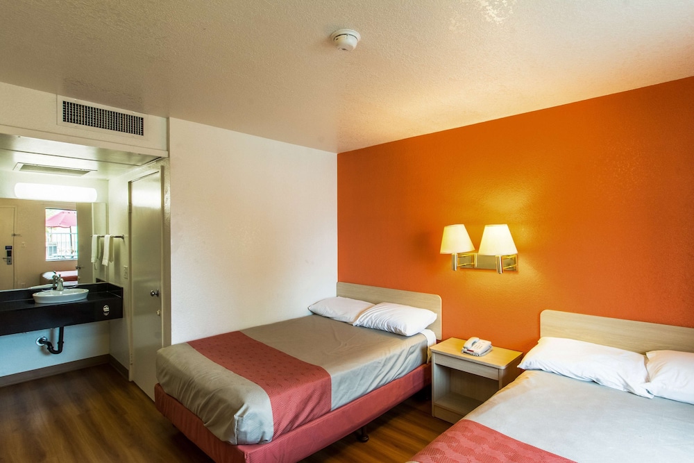 Standard Room, 2 Double Beds, Non Smoking photo 2