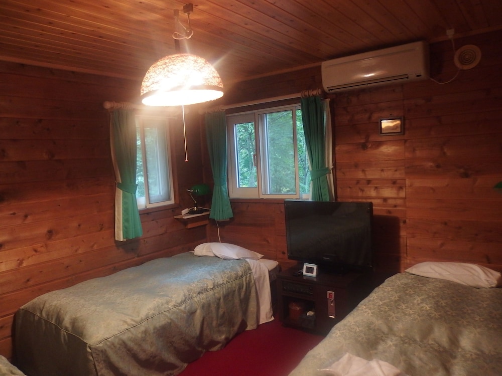 Twin Room With Extra Bed photo 2