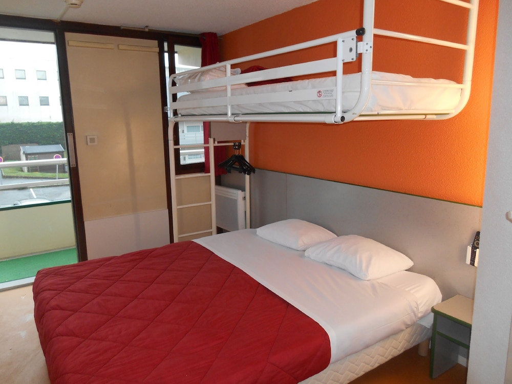 Standard Room, Multiple Beds (1 Double and 1 Single bed) - Photo 9