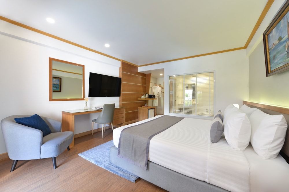 Deluxe Room with See-through Bathtub