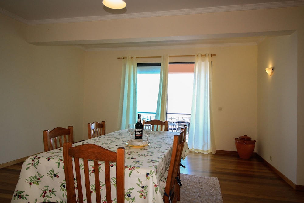 Family Apartment, 3 Bedrooms, Balcony, Sea View photo 3