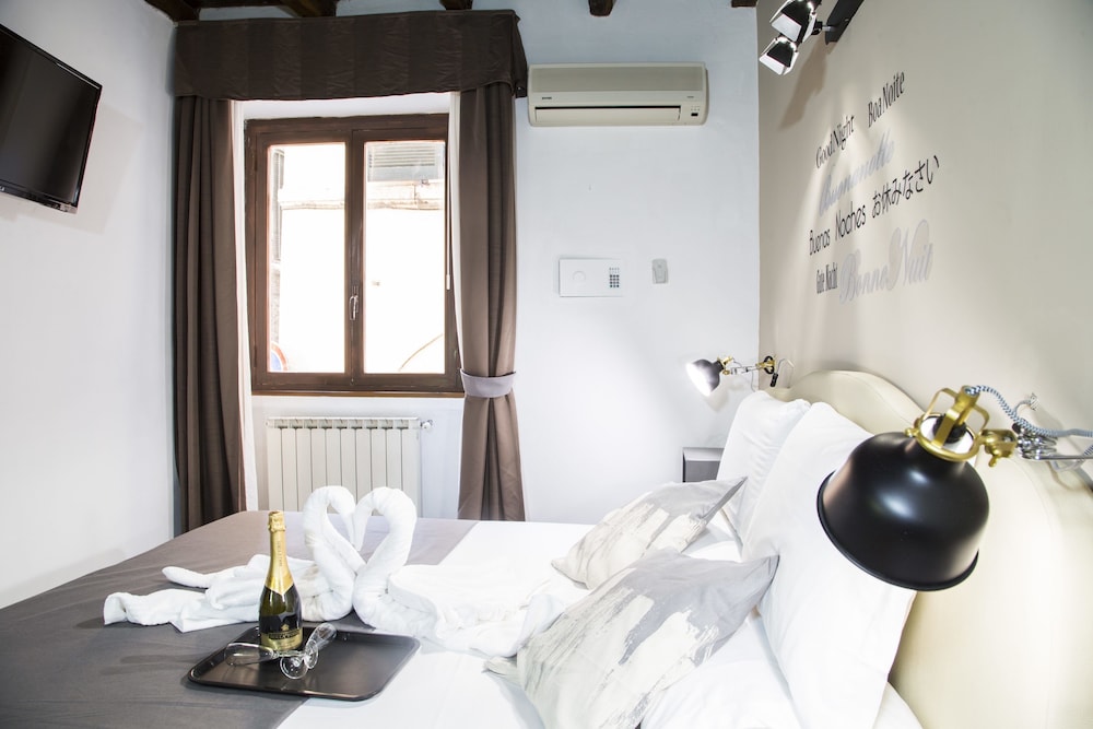 Deluxe Room, Kitchenette photo 2