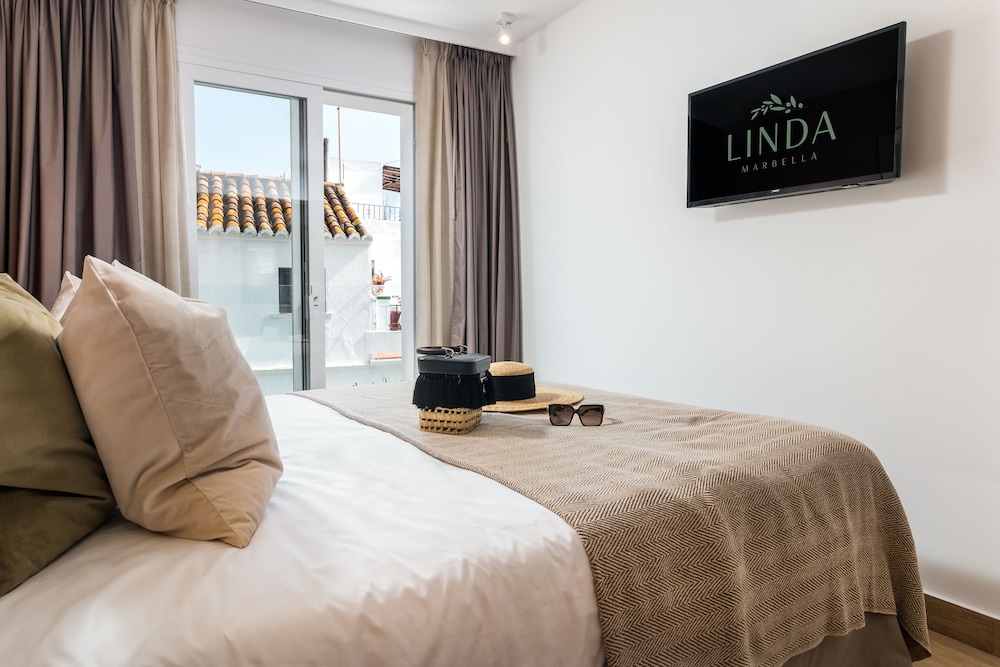 Luxury Studio Suite, Balcony, City View - Photo 6