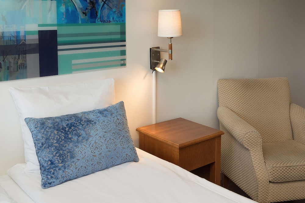 Room, 1 Queen Bed photo 2