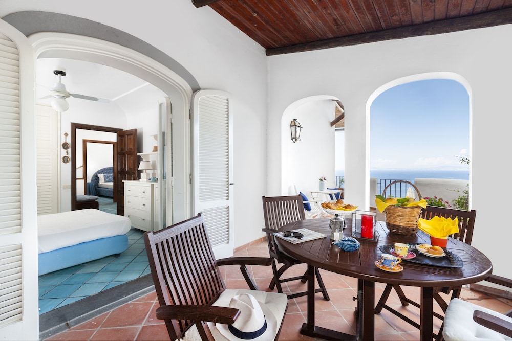 Villa, 5 Bedrooms, Smoking, Private Pool