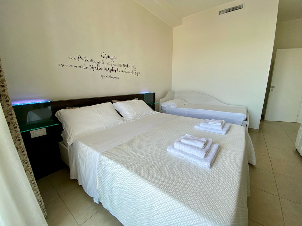 Basic Triple Room photo 2
