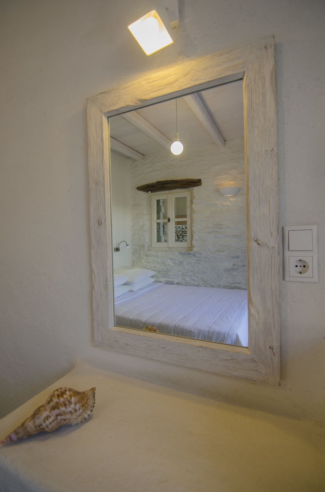 Traditional Double Room (Economy) - Photo 5