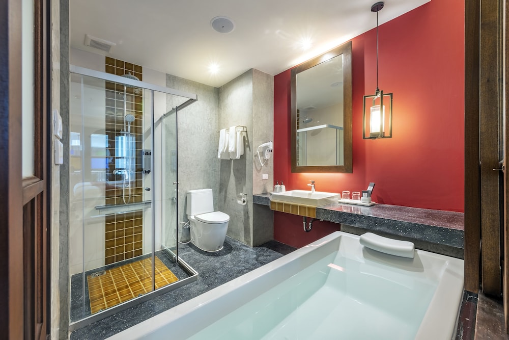 Deluxe Room, 2 Twin Beds, Pool View - Photo 10
