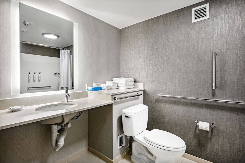 Suite, Multiple Beds - Photo 8
