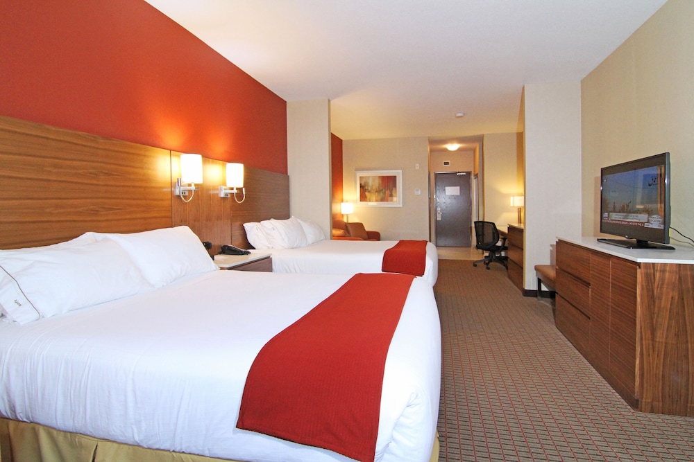 Suite, Multiple Beds thumbnail 5