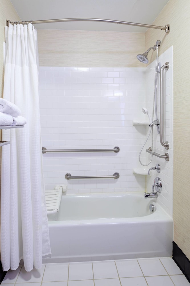 Room, 2 Queen Beds - Photo 2