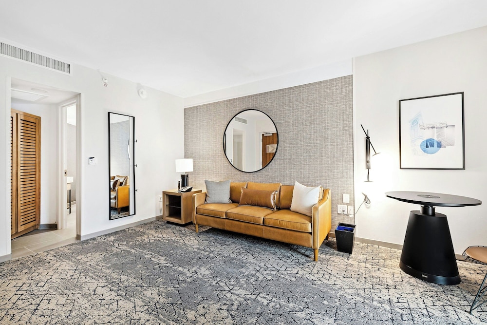 Executive Suite, 1 Bedroom - Photo 8