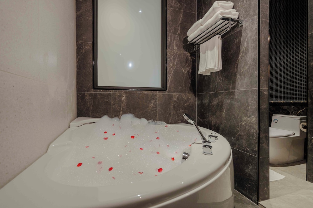 Private Pool Villa with Onsen - Photo 10