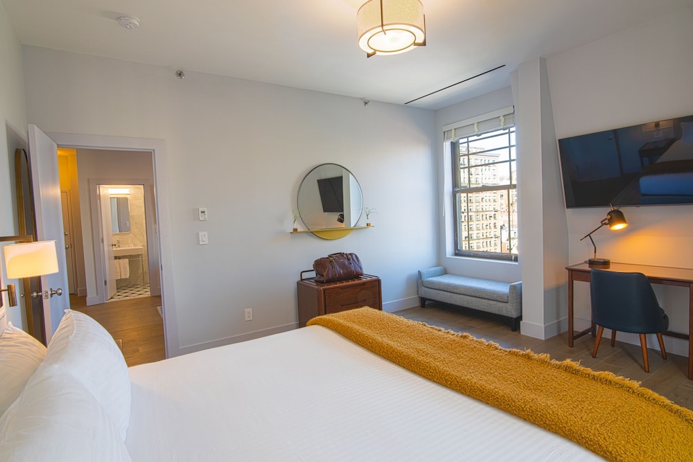 Hudson Suite photo 1