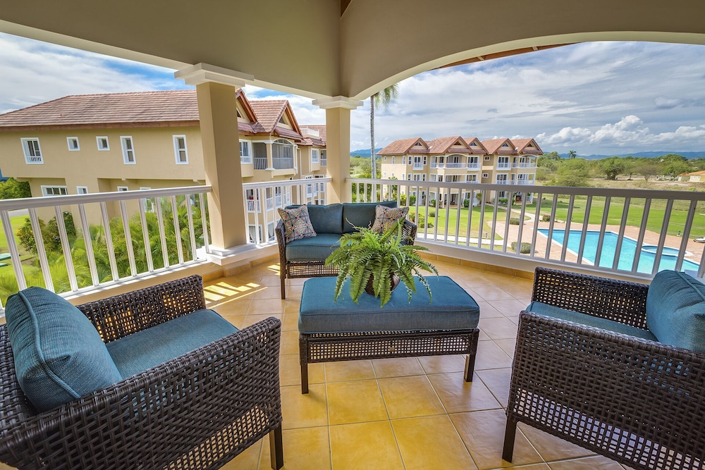 Exclusive Condo, 2 Bedrooms, Pool View photo 2