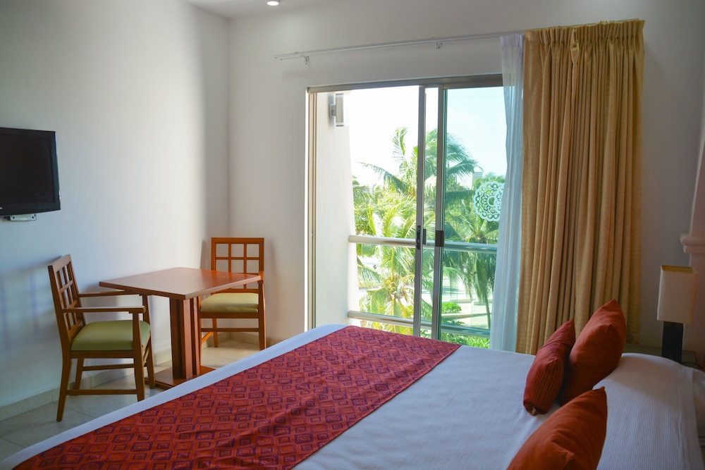 Standard Room, 1 Bedroom, Partial Ocean View - Photo 10