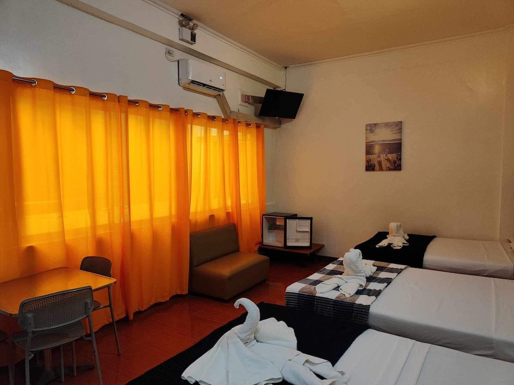 Basic Room, 2 Double Beds, Non Smoking, Private Bathroom photo 2