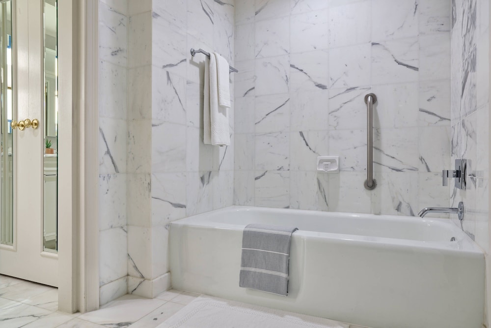 Room, 2 Queen Beds (Mobility Accessible, Tub) - Photo 5