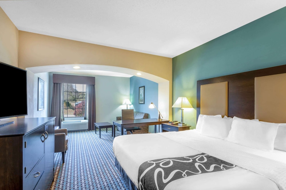 Deluxe Suite, 1 King Bed (Deluxe Executive Suite, Various View) - Photo 1