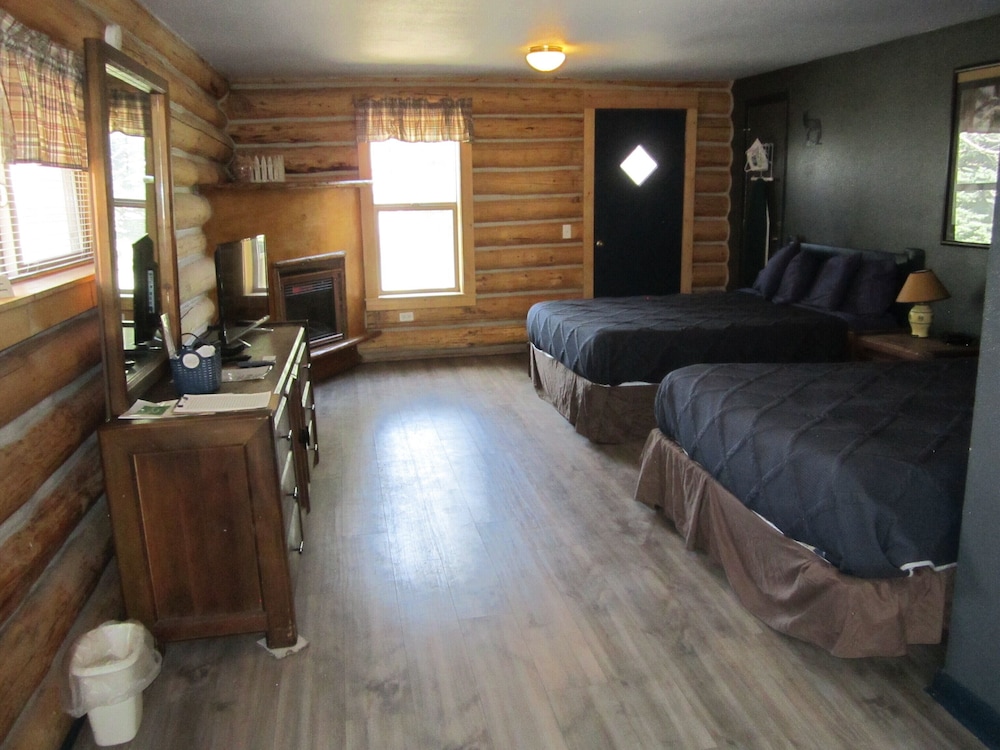 Standard Cabin, 2 Queen Beds photo 1