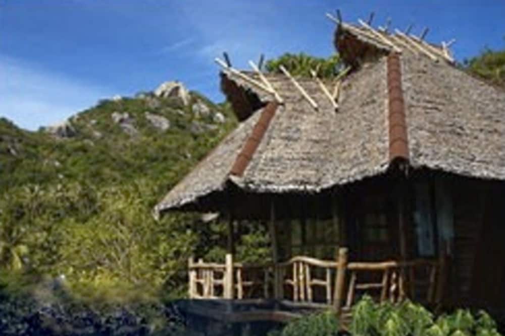 Tree Top Nest Seaview (Deluxe Bungalow with Sea View) - Photo 2