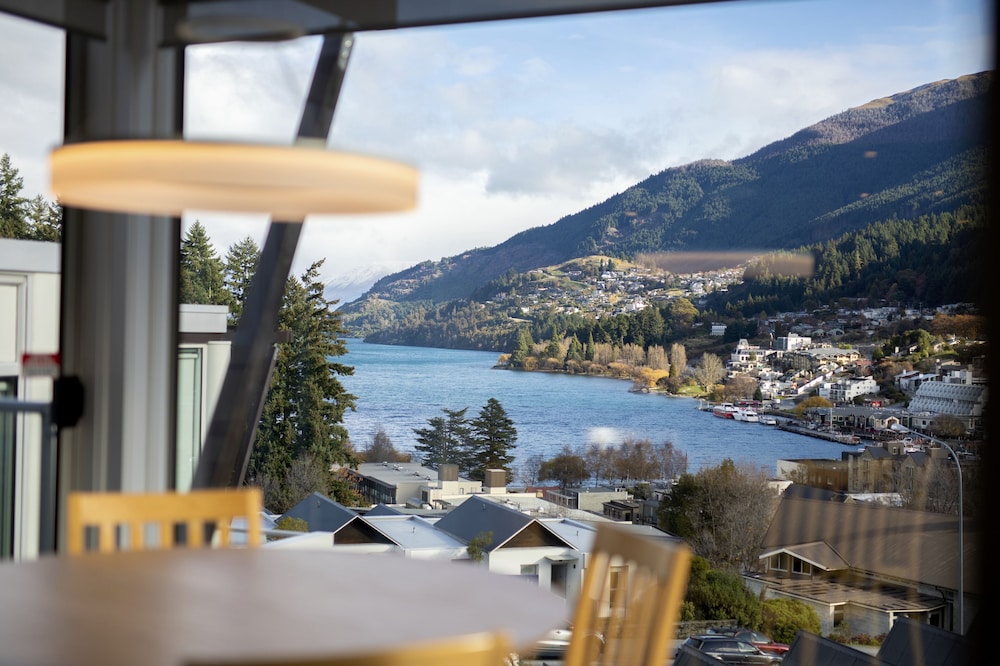 One Bedroom Suite - Lake View