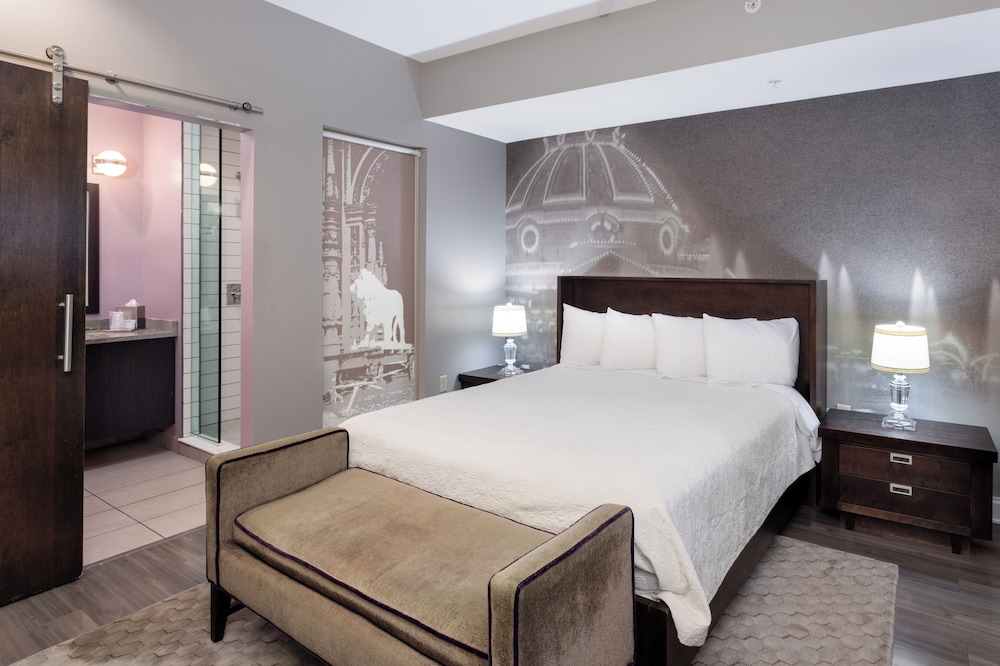 Suite, 1 King Bed, Non Smoking - Photo 2