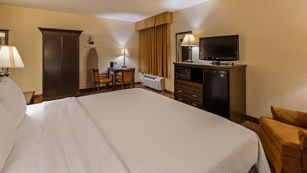 Suite, 1 King Bed, Non Smoking, Jetted Tub (with Sofabed) - Photo 1